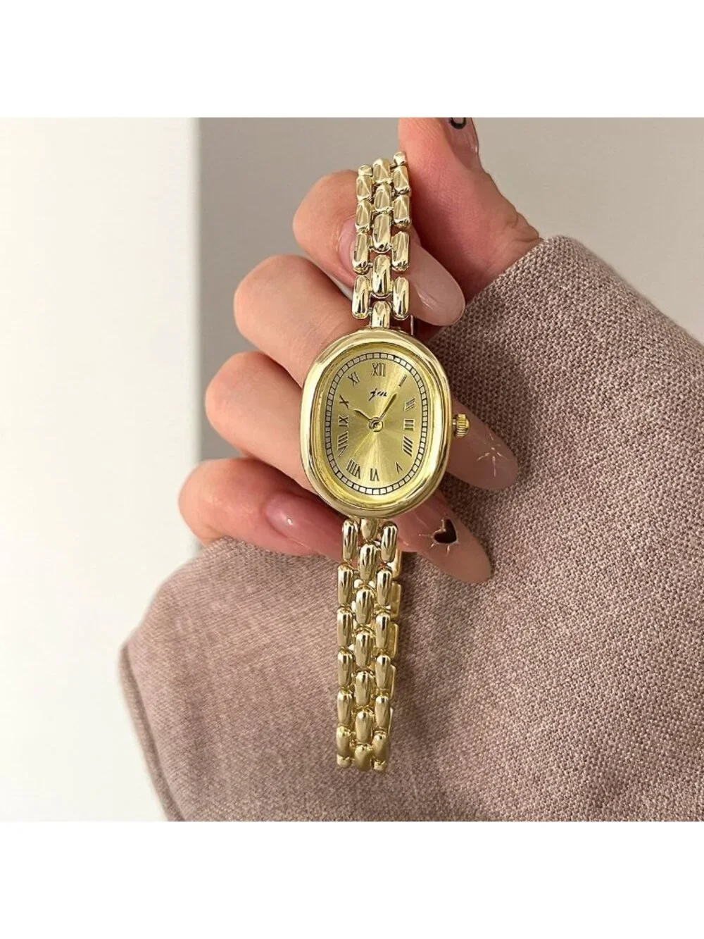 Stylish Women's Gold Oval Quartz Analog Wristwatch with Small Face Bracelet